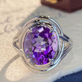 Damenring mit violettem Schmuckstein in Weißgoldoptik
